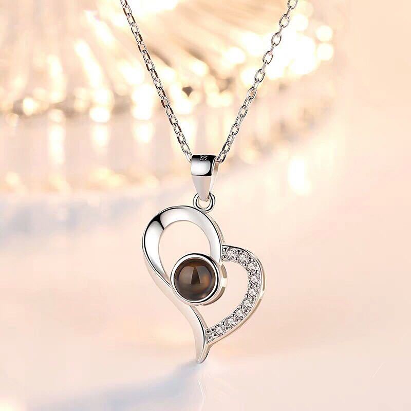 Personalized Love Heart-shaped Projection Necklace