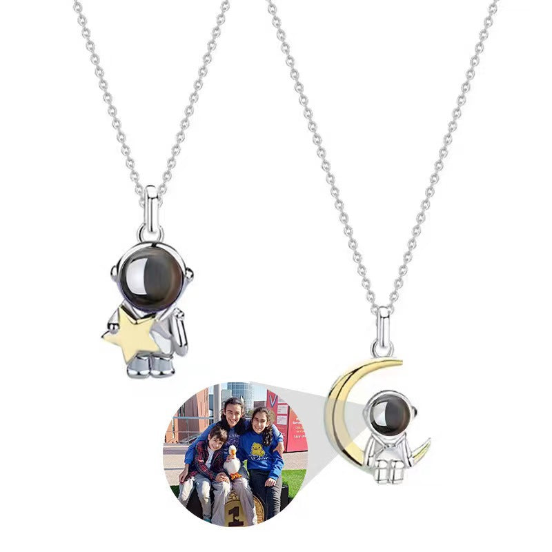 Collier de projection d'étoiles et de lune d'astronaute personnalisé 